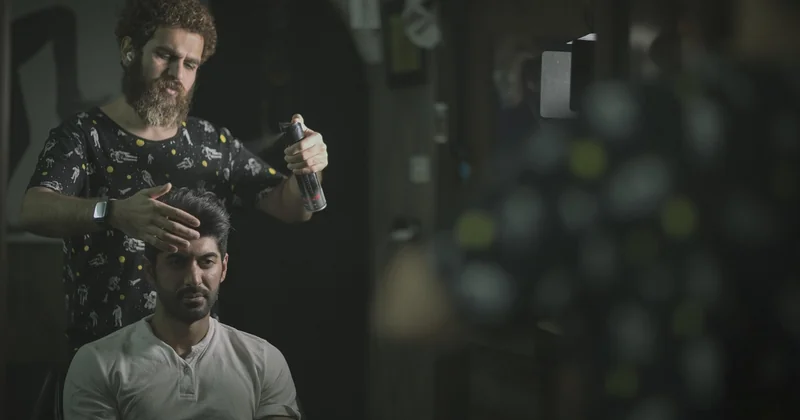 Faire tenir une coiffure simple toute la soirée